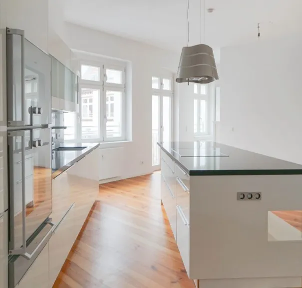 Lichtdurchflutetes Apartment in ehemaliger Klavierfabrik nahe Comeniusplatz! (für 2 Jahre befristet) — photo 1